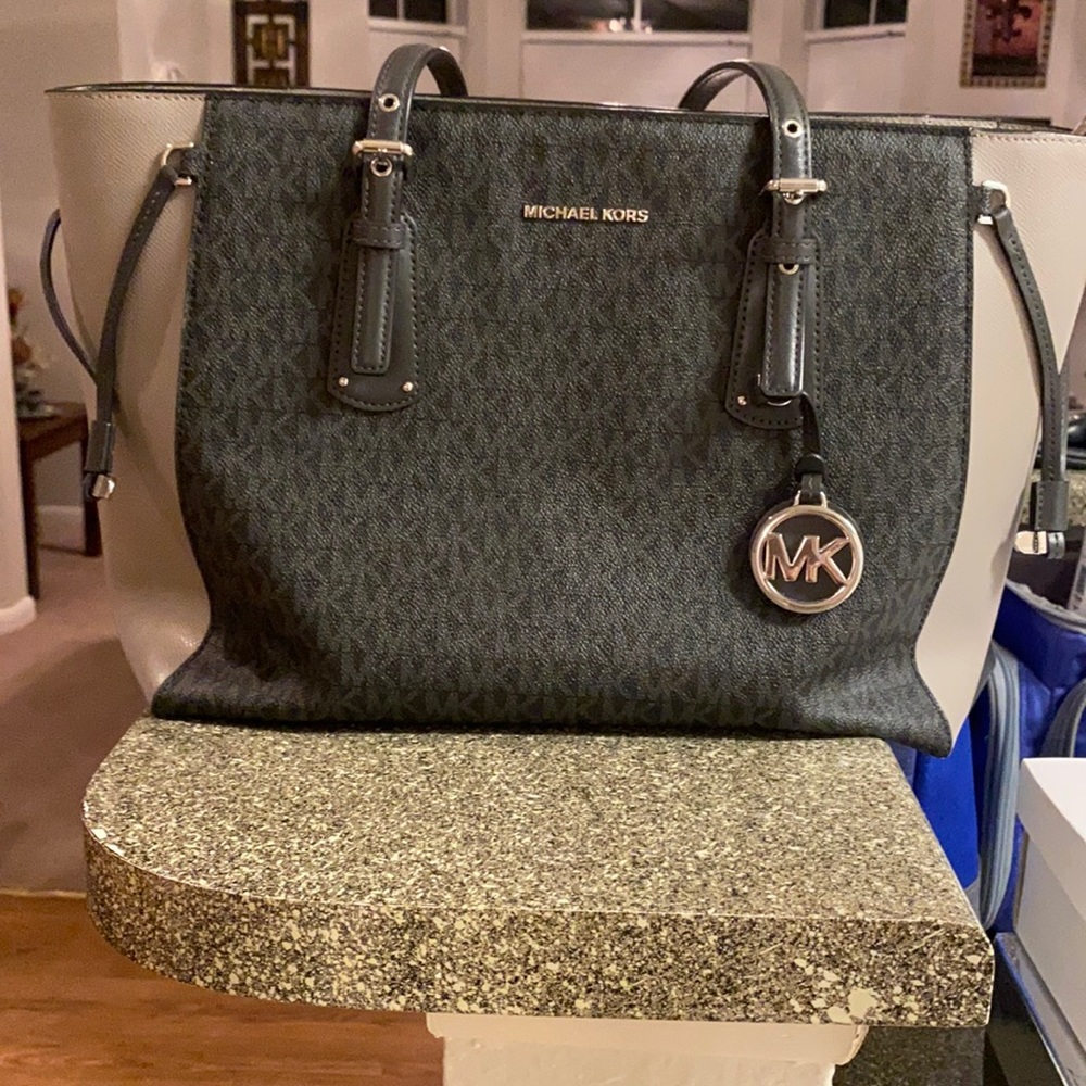 Michael Kors  Voyager